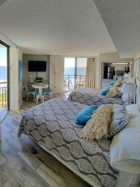 426 Belle Vue Magnificent Oceanfront studio with two balconies - Housity