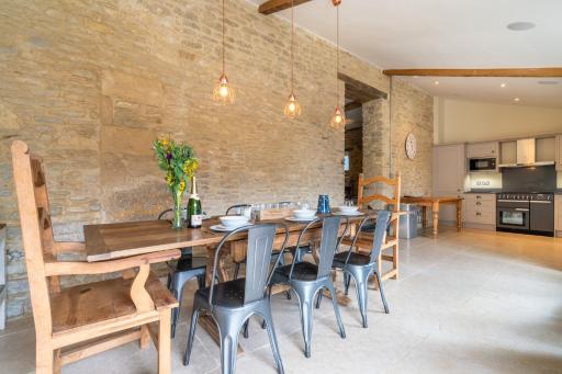 Middle Barn - Housity