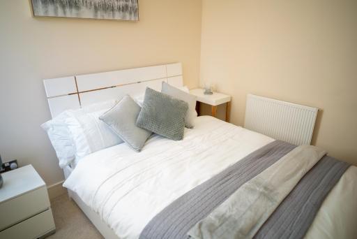 Comfy Spacious Apartment in Canary Wharf - Housity