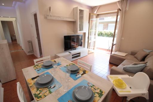 Beach House, 300 m dal mare, Marina di Massa - Housity