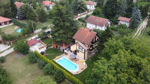 Vila Aleksić - Housity