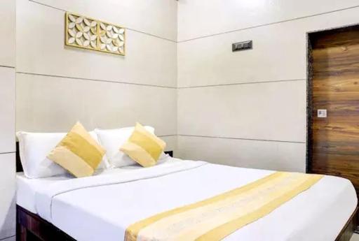 Hotel Amrita Mogappair - Housity