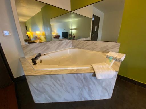 Skylight Inn Willoughby - Cleveland Mentor - Housity