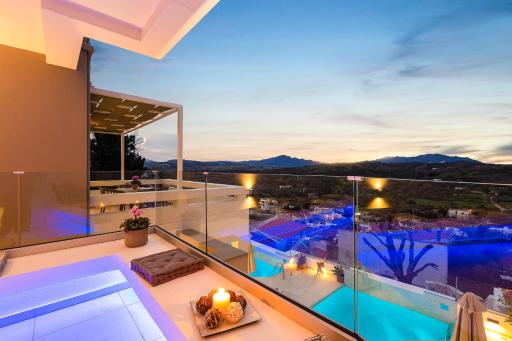 Three Moirai Villa - Housity