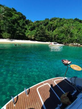 Passeios de lancha em Angra dos Reis - Housity