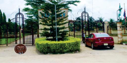 Room in Lodge - Tiffany Hotels and Towers - Housity