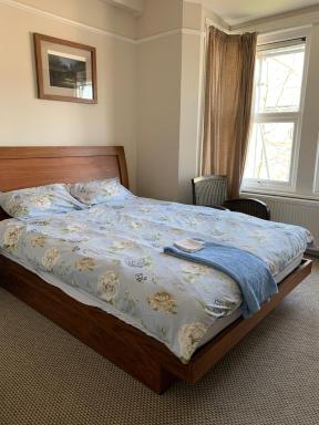 Sunny ensuite room and annex near Tottenham Stadium - Housity