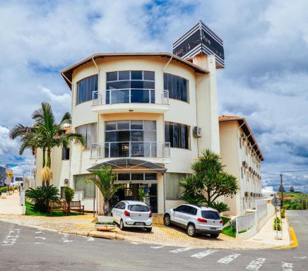 Ferian Plaza Hotel - Housity