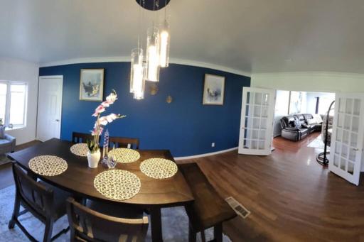 Charming Coastal Haven - Housity