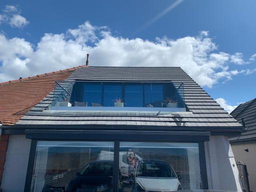 Beach View Apartment with balcony and sea view - pet friendly - Housity