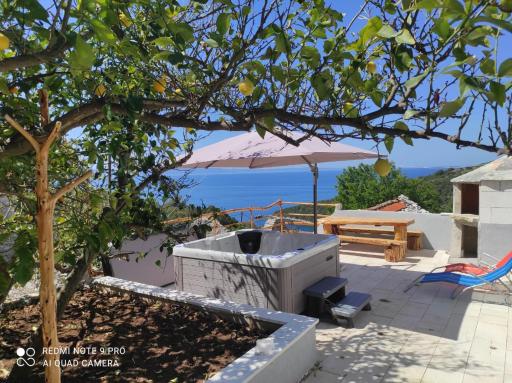 Rest house with jacuzzi Mili - Housity