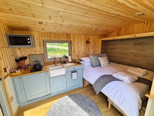 Peak District Shepherds Hut - Housity
