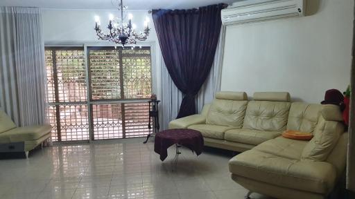 Modern Style Room In Luxury House - Housity