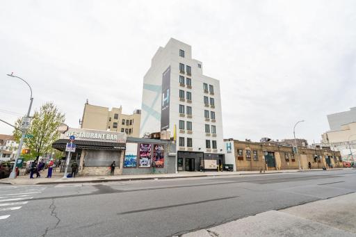 Ninety Five Fordham / St. Barnabas Hospital - Housity