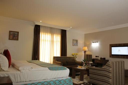 Grand Pela Hotel & Suites - Housity