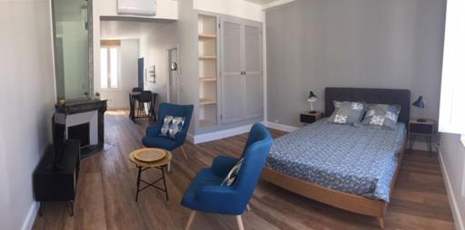 Grand studio de charme rénovation haut de gamme centre historique CAHORS - Housity