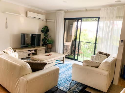 Spacious Homely Apartment Close to Everything - Housity