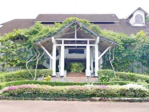 E8 Oceanside Place Resort - Housity