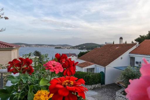 KN House with two apartments near sea - Housity