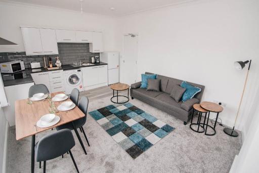 Florence Avenue, Apartment 2 - Housity