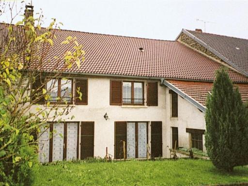 Gîte Confortable avec Cheminée, Cour et Verger à Dampierre - FR-1-611-55 - Housity