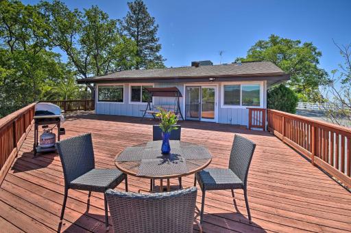 Stunning Treetop Villa - 1 Mi to Dtwn Mariposa! - Housity