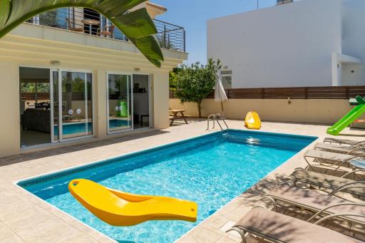 Blue Water Villa Ekaterina 3 bdrm - Housity