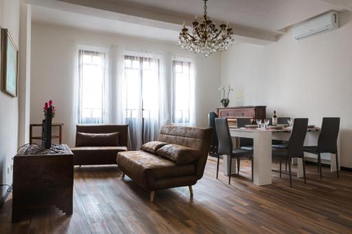 Parco Ducale Elegant Apartment con Balcone - Housity