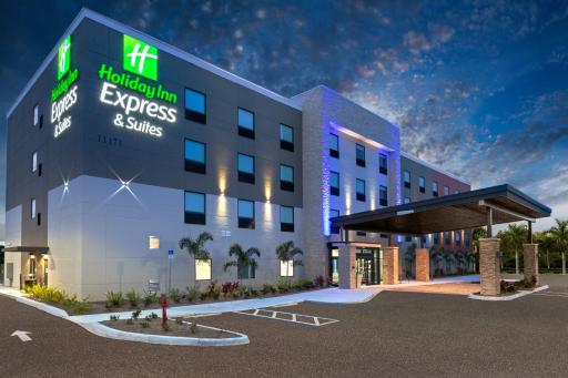 Holiday Inn Express & Suites - Ft Myers Beach-Sanibel Gateway, an IHG Hotel - Housity