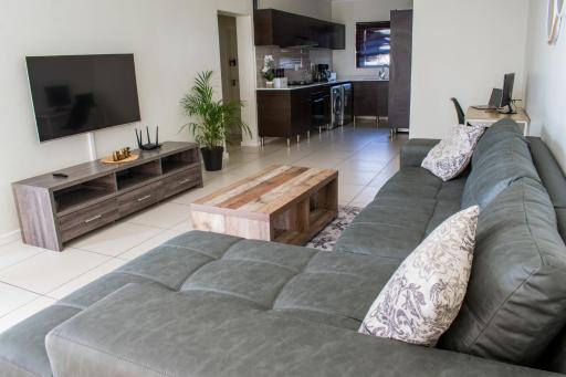 Royal Xtian Greenstone Ridge - Housity