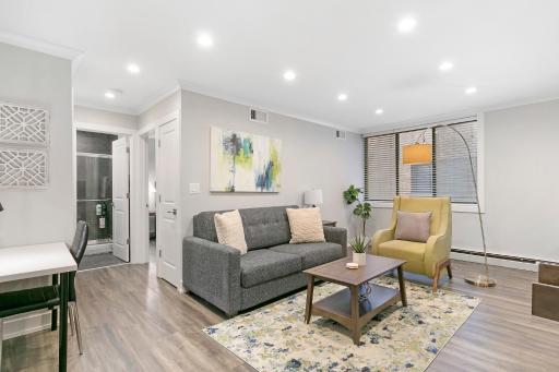 Modern & Stylish 1BR Apt in the Center of Lakeview - Oakdale 209 rep - Housity