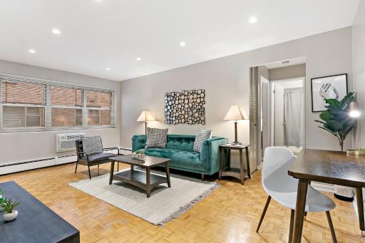 Convenient 1BR Apt in Lakeview near Shops - Oakdale 204 - Housity
