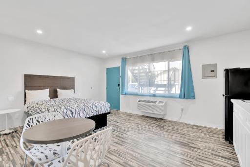 Tradewinds Motel - Housity