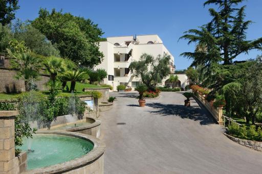 Nastro Azzurro Resort - Housity