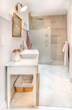Haus Schwerinsburg Guest House - Housity