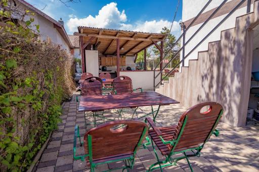 Old School - Housity