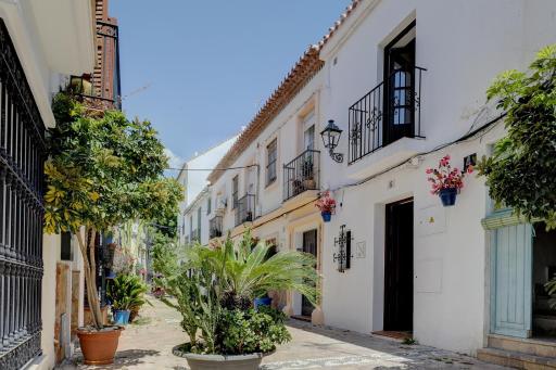 Authentic Andalusian Townhouse - Private Roof Terrace - 5min Beach - Housity