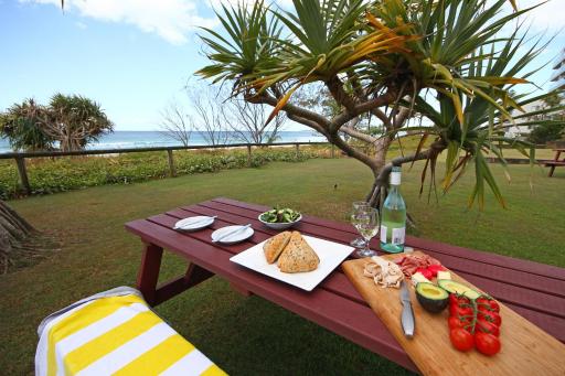 Beachfront San Simeon Beachfront Apartments Tugun - Housity