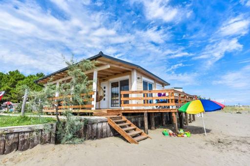 The Beach House with the magical sunsets - Housity