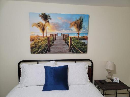 Relaxing, Comfortable, Private Bedroom - Housity