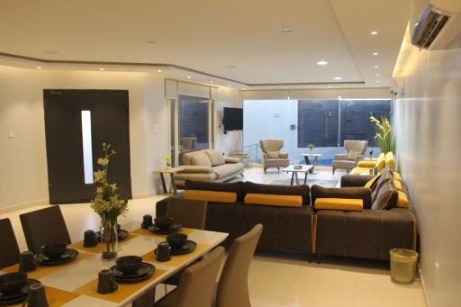 Villa Rekaaz - Housity