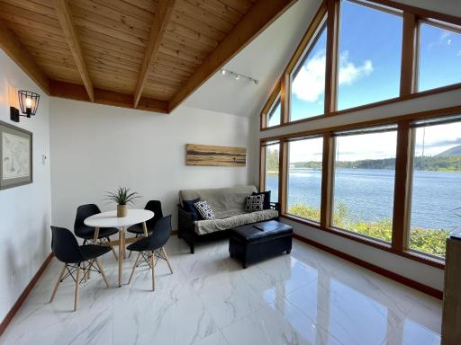 Private Oceanfront Cabin With Hot Tub - Doc Holiday Cabin - Housity