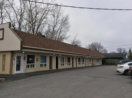 Auberge Du Lac Beauchamp - Housity