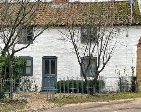 2 Bed Cosy Cottage - Housity