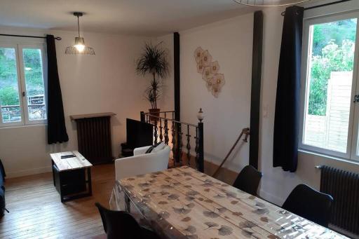 La Petite Maison Dans la Vallée - Housity