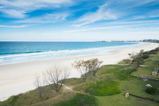 Beachfront San Simeon Beachfront Apartments Tugun - Housity