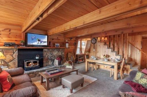 Memories in the Making at The Moonridge Cabin! - Housity