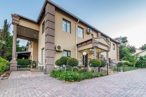 Constantia Manor Guest House - Housity