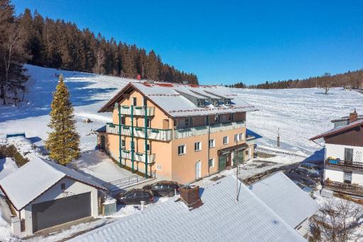 Edelweiß - Appartements & Café - Housity