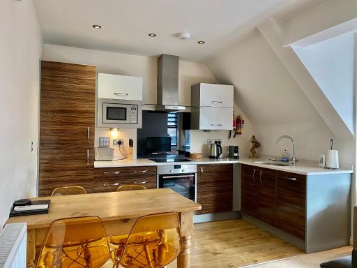 Churchill Two Bedroom Apartments with Free Parking and The Minster view - Housity